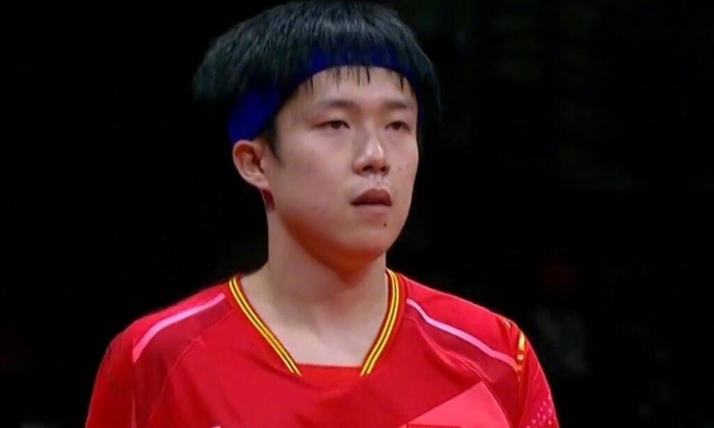 她们的妆发和造型也得到曝光。