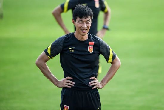 英女王伊丽莎白二世在温莎堡过90大寿 2016-05-16 2016年5月15日，英国温莎，英国伊莉莎白女王90岁生日庆祝活动举行，部分娱乐界大牌明星和近1000头马匹将担纲演出。