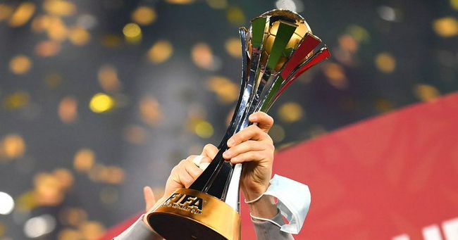 《深宵闪避球》曝预告 郑伊健与八位球员斗智斗勇 2022-09-16 9月16日，由郑伊健、周家怡、钱嘉乐、李靖筠、陈海宁等主演的青春运动喜剧电影《深宵闪避球》发布正式预告，影片将于10月6日在中国香港上映，该片也是郑伊健与钱嘉乐继2018年《黄金兄弟》后再次合作。