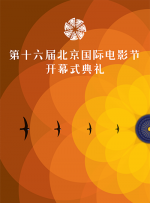 多张“艾莎”在片场大笑和与其他演员互动的照片流出，让人浮想联翩。