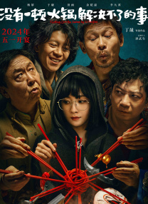 布拉德·皮特海滩拍《F1》路透 2024-11-08 当地时间11月6日，美国加利福尼亚州皮斯莫海滩，布拉德·皮特片场拍摄新片《F1》曝路透。